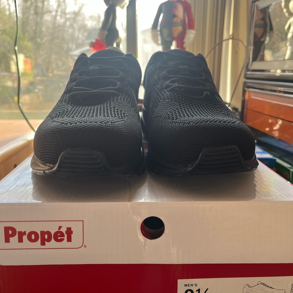 Propet Men's Black Mesh Sneakers